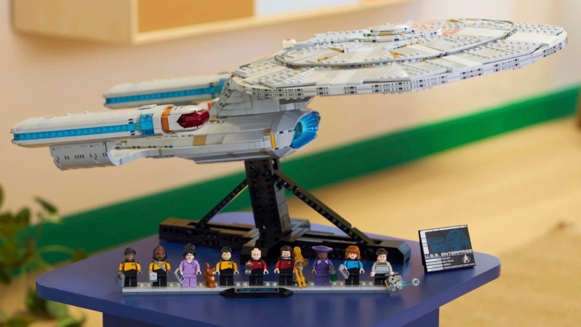 LEGO's Epic STAR TREK: THE NEXT GENERATION USS Enterprise-D Set
